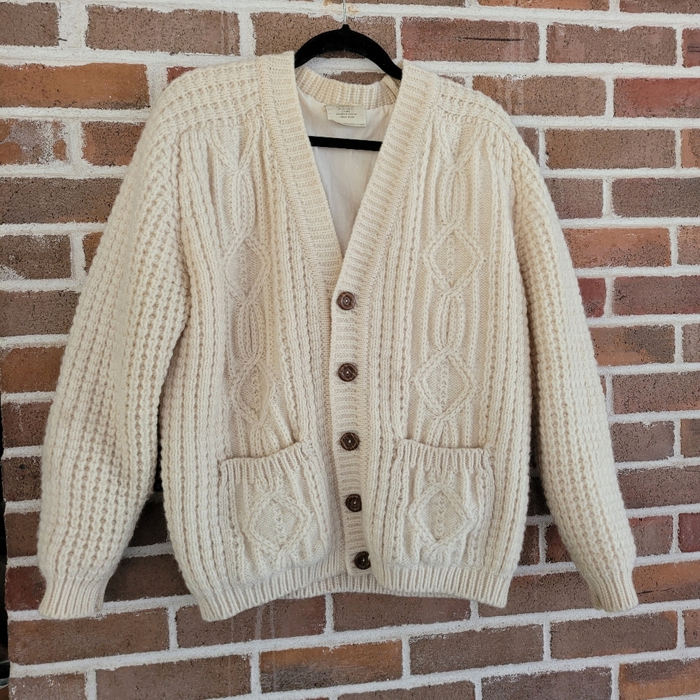 GAELTARRA 100% PURE WOOL. Hnadloomed in ireland lined caridgan.
